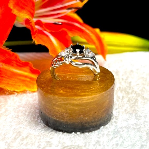 🌸925 Silver and black gemstone ring NEW - Picture 2 of 9